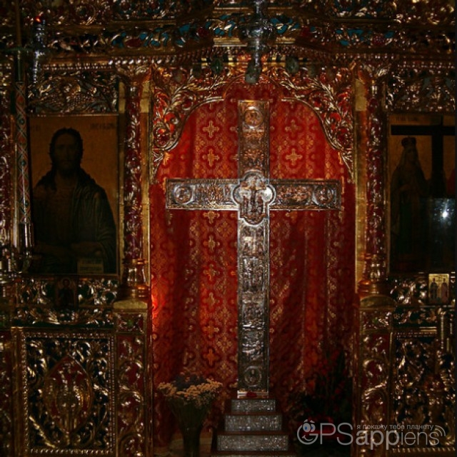 Главная православная святыня. Ставровуни – Святого Креста. Монастырь честного Креста Ставровуни. Монастырь Ставровуни на Кипре. Монастырь Ставровуни крест.